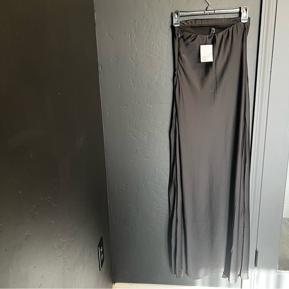 Forever 21 women maxi dress strapless, sexy Front Leg split Color Black Size S - Picture 3 of 6